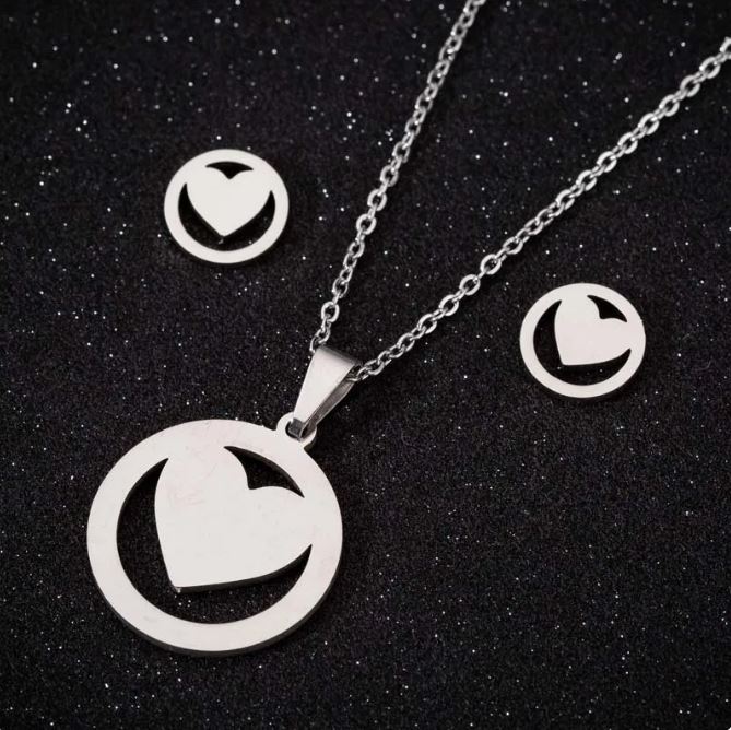 Elegant Heart Pendant Necklaces for Women