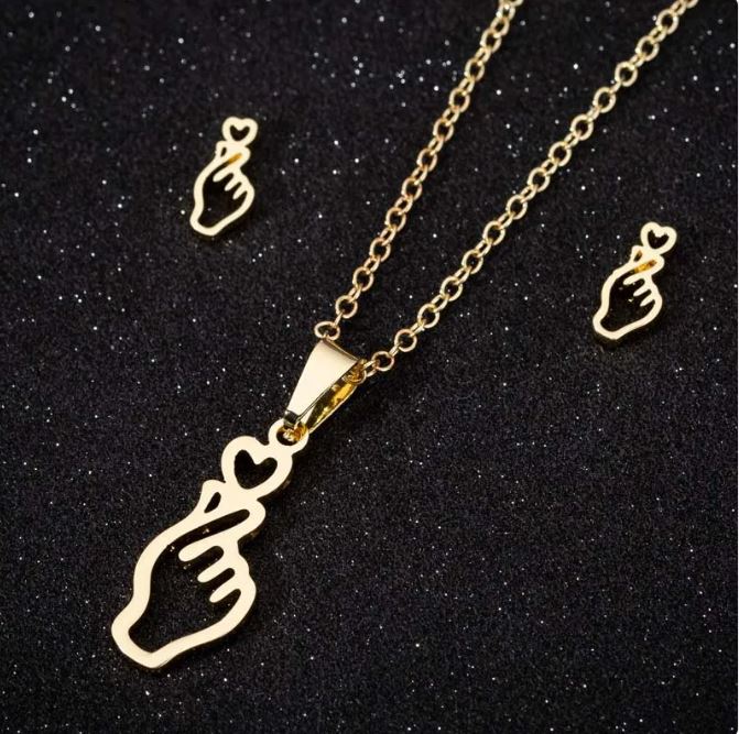 Elegant Heart Pendant Necklaces for Women