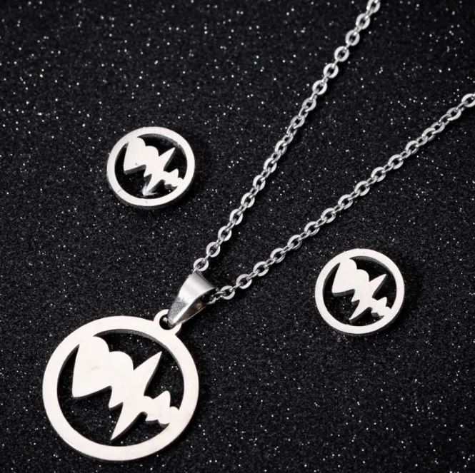 Elegant Heart Pendant Necklaces for Women